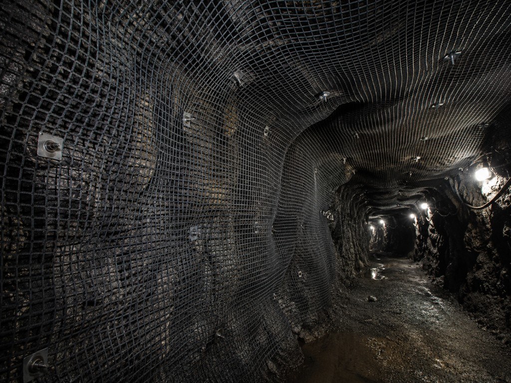 Полиэфирная геосетка в шахтной выработке